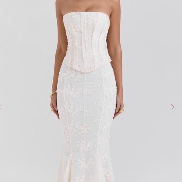 House of CB Dresses & Skirts - ❌SOLD❌ House of CB Dakota Vintage Ivory Embroidered Strapless Corset